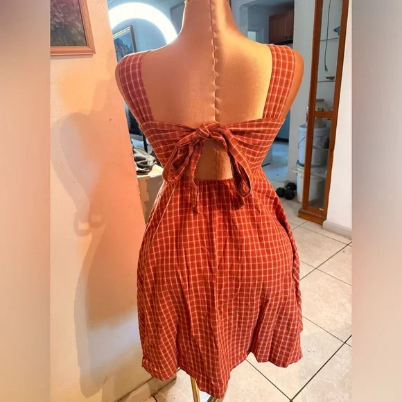 Women’s Sleeveless Button-Front Plaid Dress in Rust Pink - Picture 2 of 2